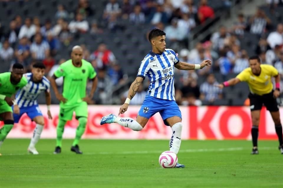 Más de las acciones del primer tiempo en el Rayados-FC Juárez.