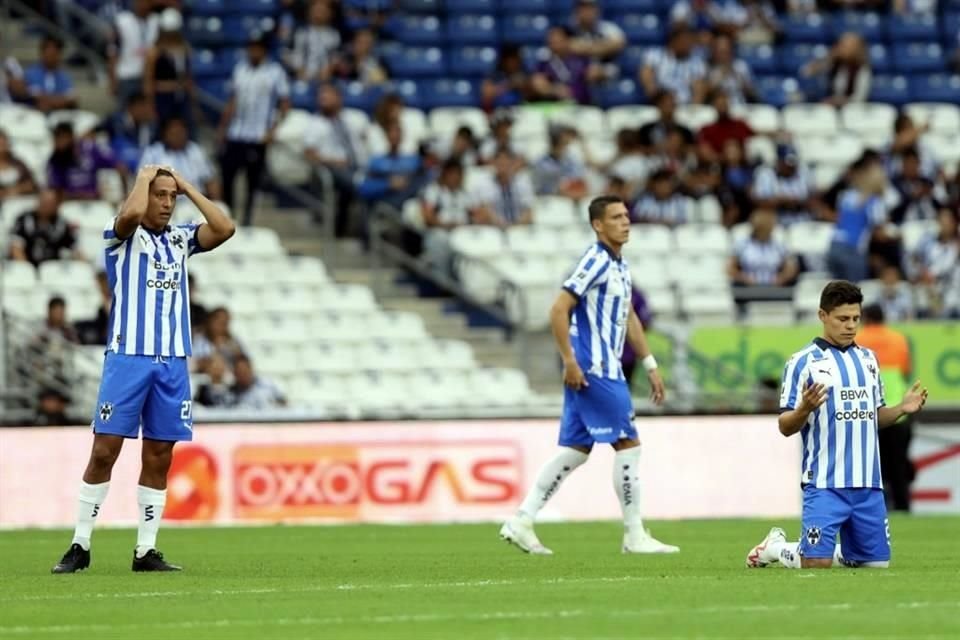 Más de las acciones del primer tiempo en el Rayados-FC Juárez.