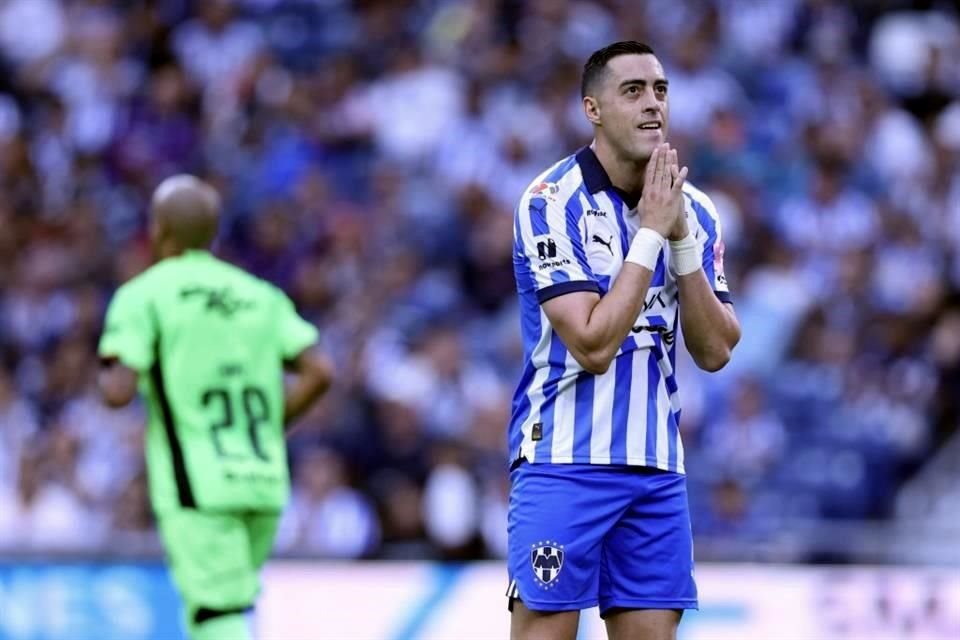 Más de las acciones del primer tiempo en el Rayados-FC Juárez.