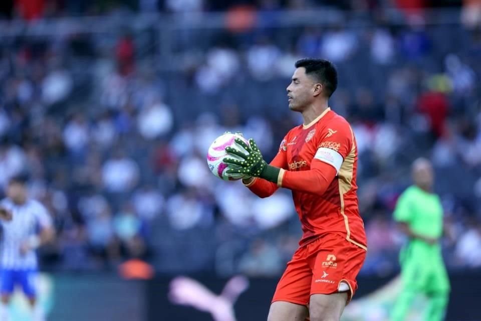 Más de las acciones del primer tiempo en el Rayados-FC Juárez.