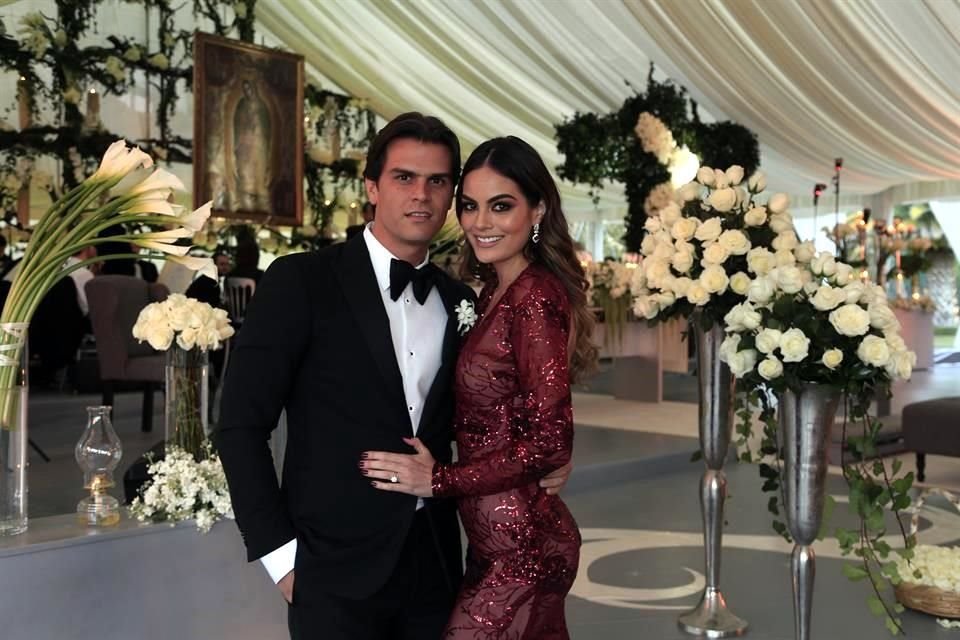 Ximena Navarrete y su esposo Juan Carlos Valladares, esperan a su primer bebé; la ex Miss Universo tiene cuatro meses de embarazo.