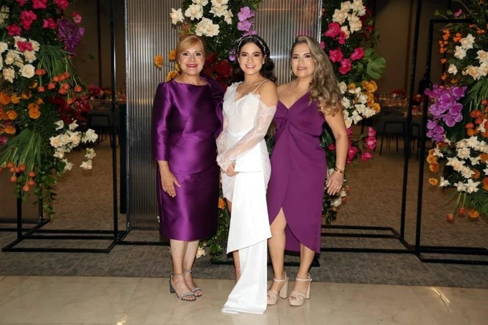 Rosaycela Garza de González, Nayeli Salinas y Nelly Montelongo de Salinas