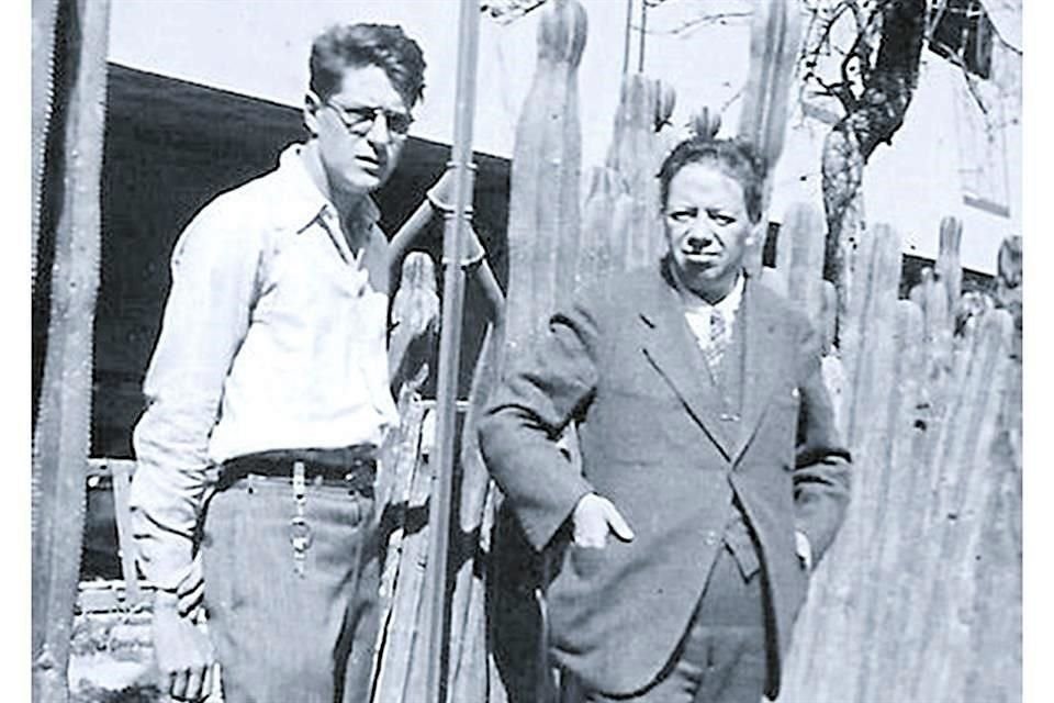 O'Gorman construyó la casa de Rivera en San Ángel, convertida hoy en museo. En la imagen posan juntos frente a la cerca de cactus.