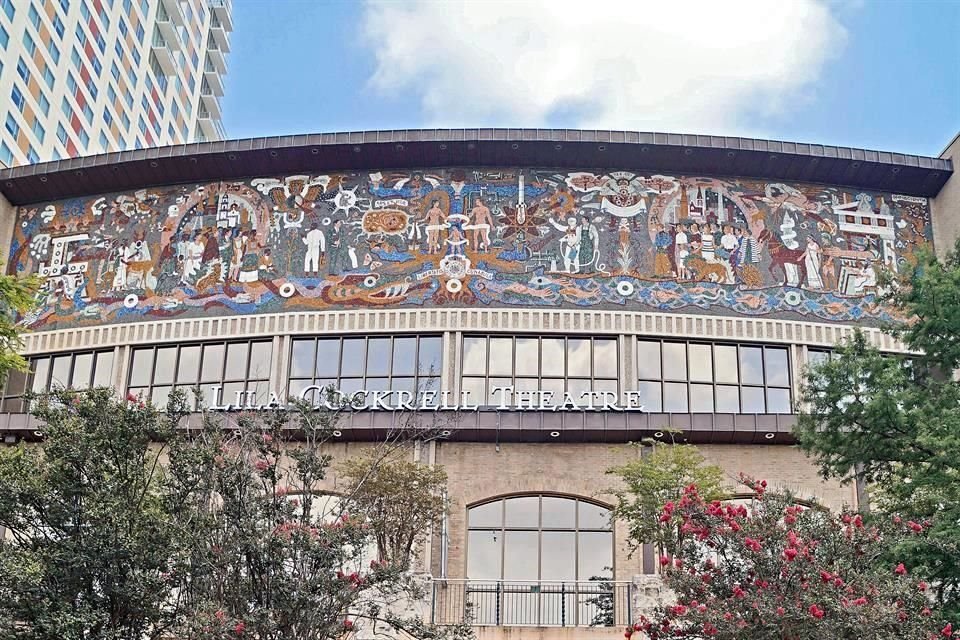 El Teatro Lila Cockrell, en San Antonio, alberga el mural 'La confluencia de las civilizaciones en las Américas', creado por O'Gorman en 1968.