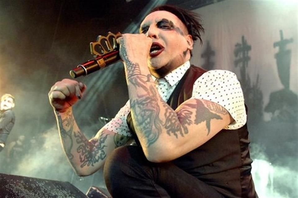 Marilyn Manson fue acusado por la modelo Ashley Morgan Smithline de haberla agredido y abusado de ella sexualmente entre 2010 y 2013.