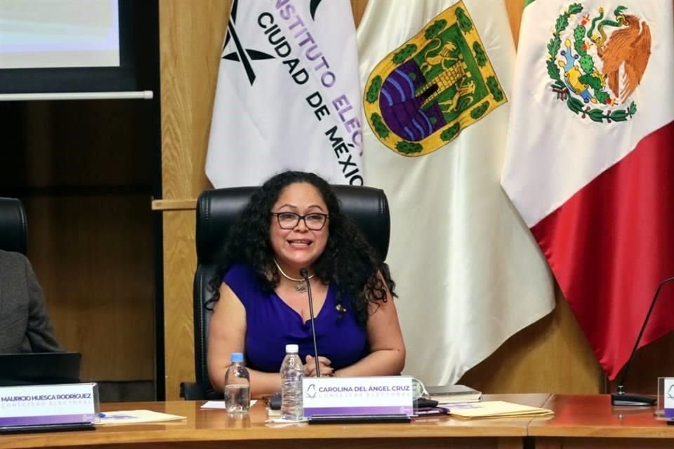 La consejera Carolina del Ángel explicó que algunos de los requisitos son que los organizadores inviten a todos los candidatos al cargo público, y avisar al IECM.