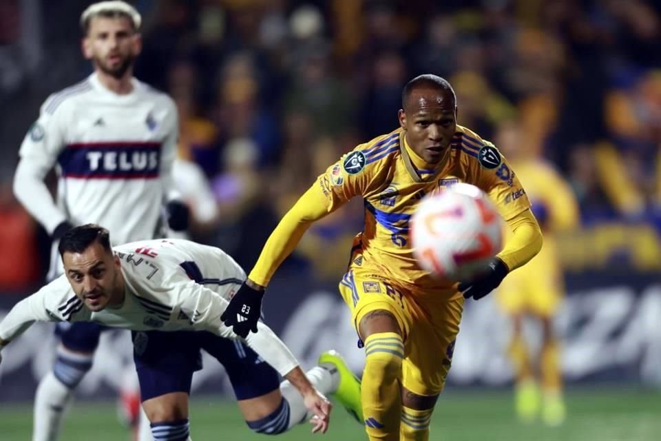 Luis Quiñones estuvo muy activo, pero batalló con la velocidad de los canadienses.