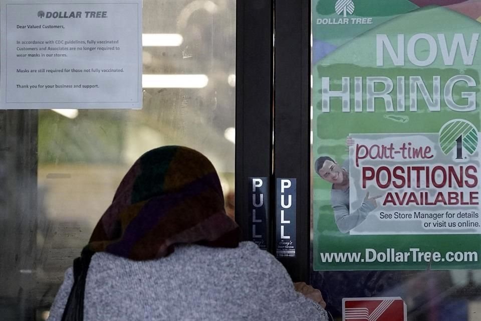Las solicitudes de ayuda por desempleo aumentaron a 373 mil la semana previa.