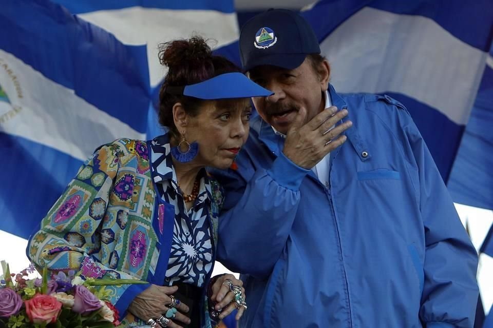 La Eurocámara pidió sancionar al Presidente de Nicaragua, Daniel Ortega, y a su esposa Rosario Murillo, ambos en la foto.