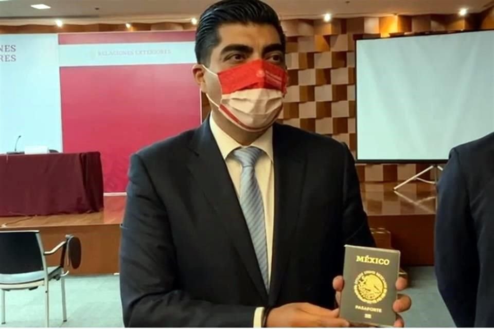 Candelaria aseguró que comenzarán a emitir el nuevo pasaporte digital a finales de septiembre en la Ciudad de México.