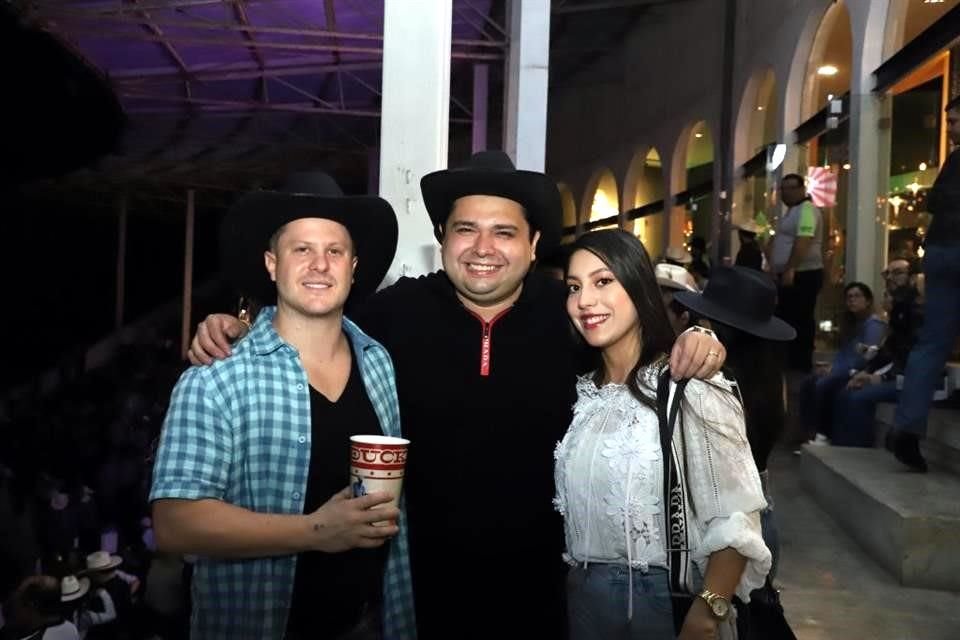 Iñáki Mop, Roberto Valadez y Karen Saucedo