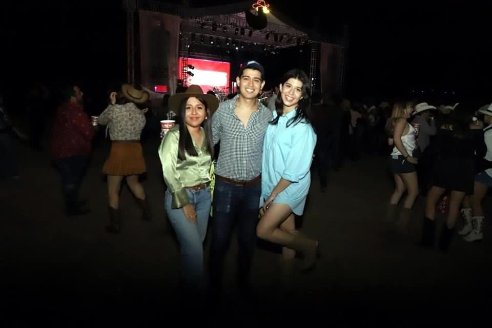 Perla González, Esteban Sánchez y Angelina Lozano