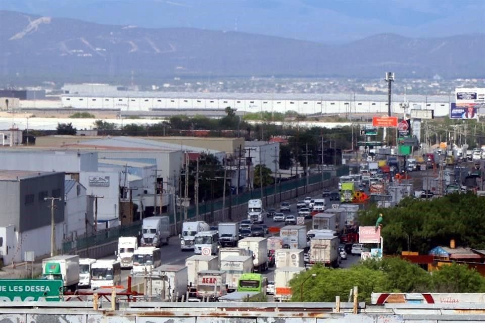 Las carreteras a Reynosa, Nuevo Laredo y Saltillo incrementaron su flujo de salida y llegada.