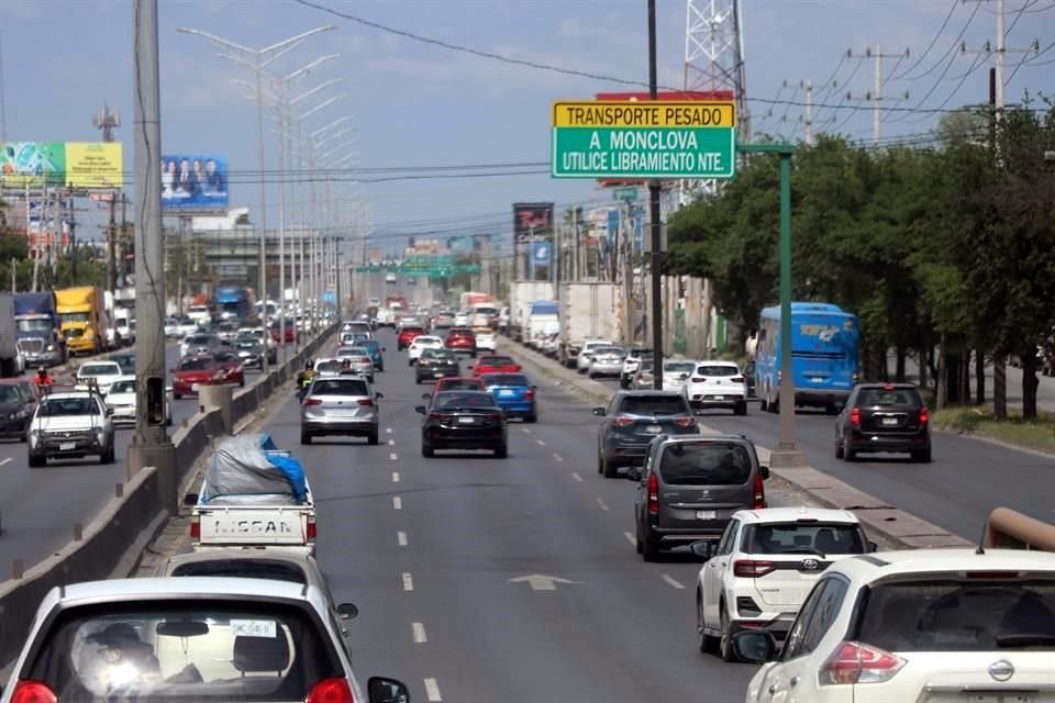 Las carreteras a Reynosa, Nuevo Laredo y Saltillo incrementaron su flujo de salida y llegada.