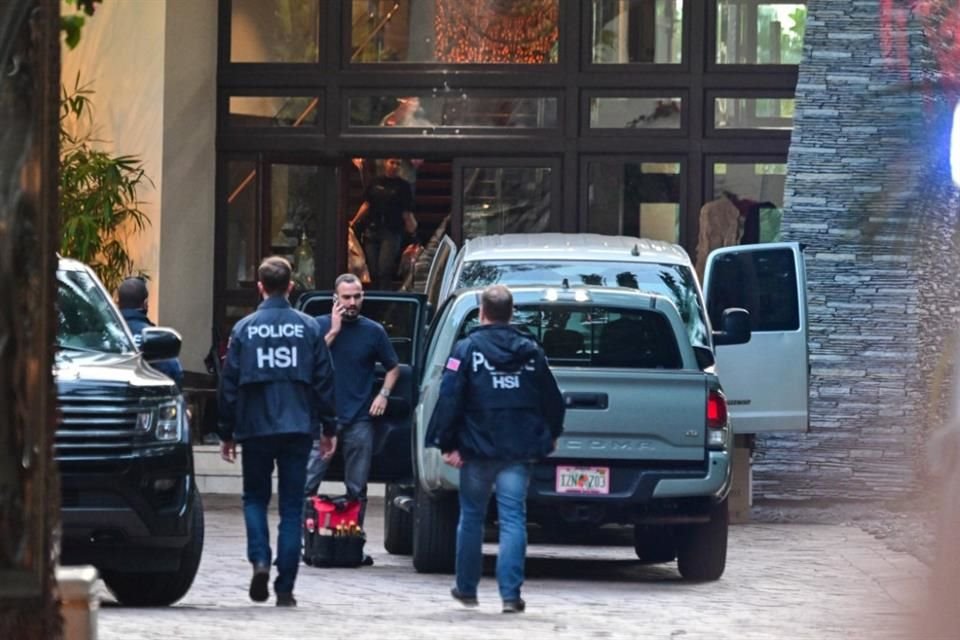 Derivado de la investigación por acusaciones de tráfico sexual, este lunes, elementos federales catearon una mansión del rapero en Los Ángeles.