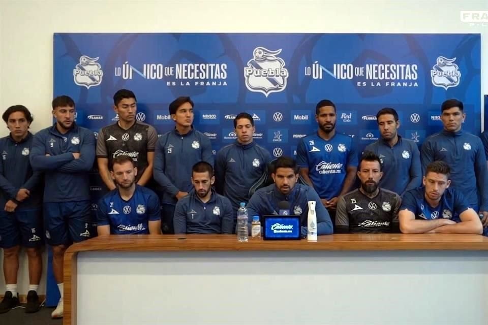 Como los Tigres hace 14 años, el Puebla ofreció ayer una rueda de prensa de todo el plantel para disculparse por su pésimo paso.
