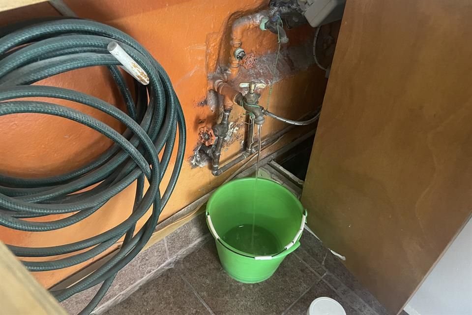 'Se está realizando un conjunto de verificaciones en establecimientos y construcciones para saber si existe algún tipo de afectación o interferencia en la red hidráulica, en el camino de ésta a los domicilios', explicó Batres.