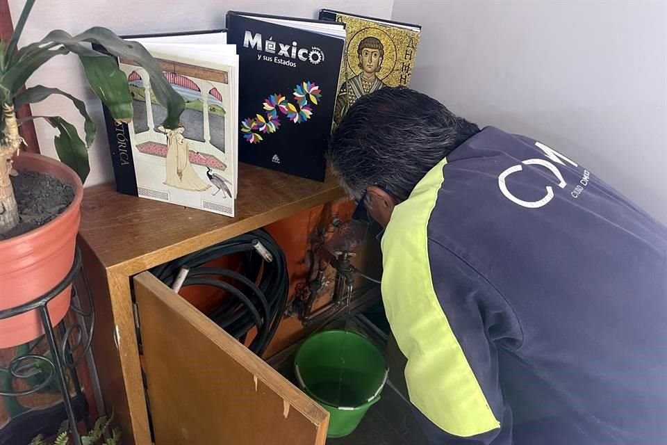 La Comisión de Participación Comunitaria (Copaco) de la Nápoles confirmó que habitantes de 12 edificios perciben un olor parecido a la gasolina en el agua que reciben por la red.