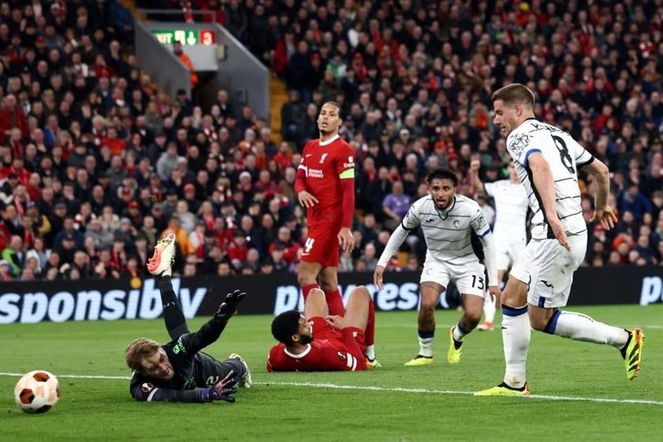 El Liverpool cayó en casa este jueves por goleada de 3-0.
