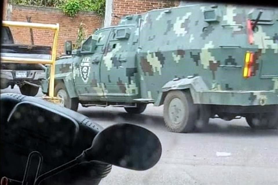 Habitantes de Aguililla, Michoacán, reportaron el despliegue y ataque del CJNG en la cabecera municipal, pese a presencia de GN en la zona.