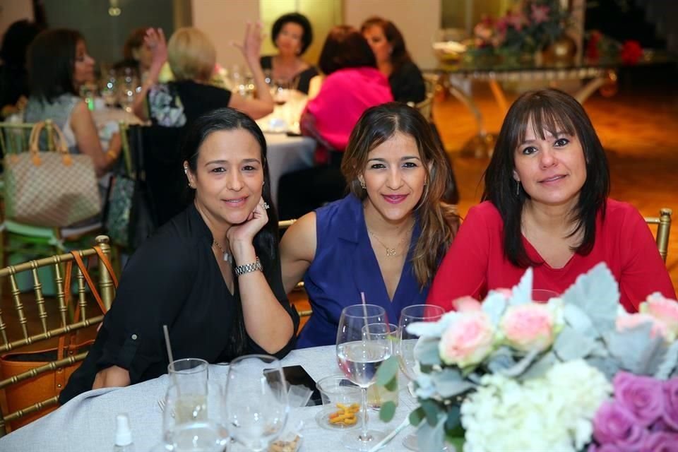 Caty Tancredi de Salazar, Rossana Tancredi Benavides y Claudia Tancredi de Hernández