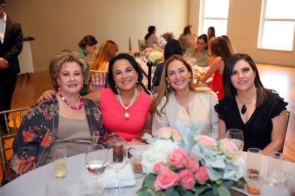 Graciela Flores de Tancredi, Rocío González Claderón, Claudia Chávez y Cecilia Díaz de Tancredi