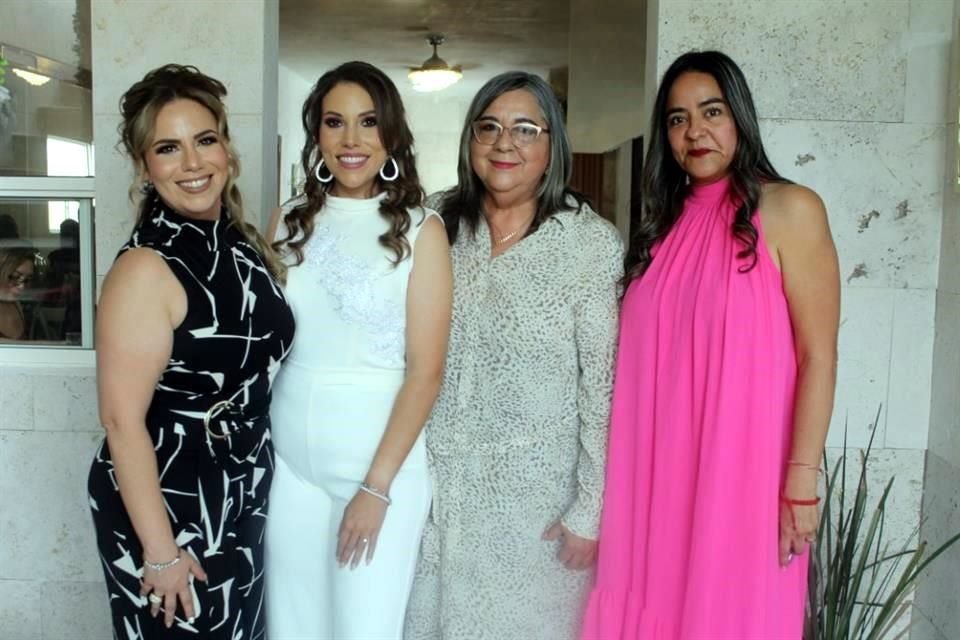 Mardia Carlos, Diana Elisa Carlos, Ofelia y Claudia Rincón