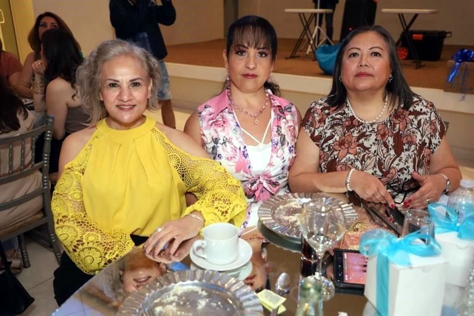 Elizabeth Rodríguez, Lorena Garza y Angélica Medrano