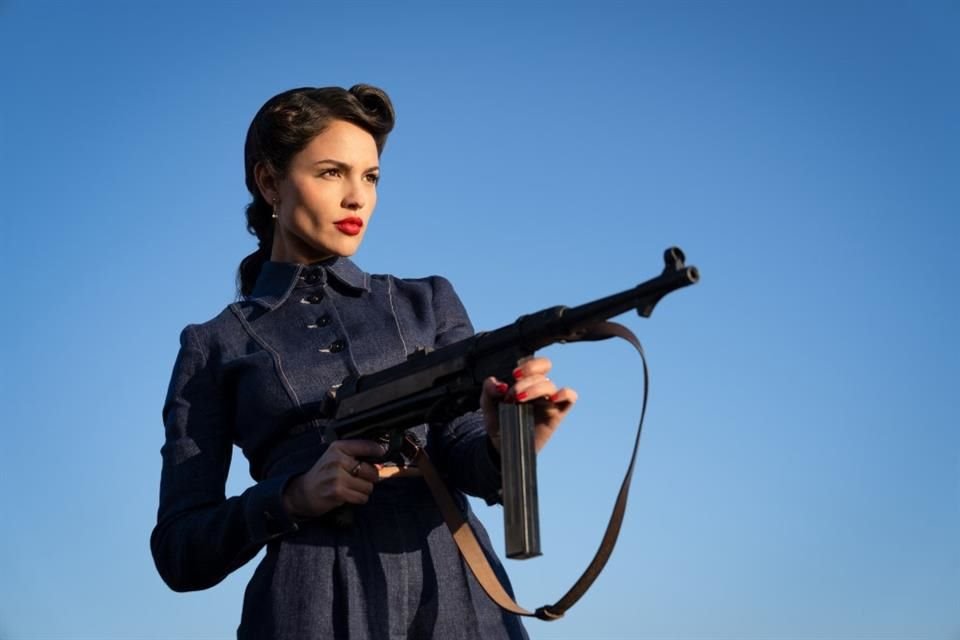 La mexicana Eiza González protagoniza junto a Henry Cavill 'The Ministry Of Ungentlemanly Warfare', lo nuevo del cineasta Guy Ritchie.