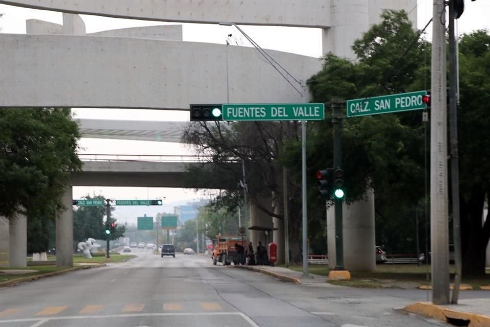 El tramo ubicado entre la Avenida Fuentes del Valle y la Calzada del Valle se encuentra abandonado, indicaron vecinos.