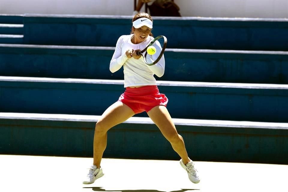Monserrat Temprana Falcó es la mejor tenista juvenil mexicana.