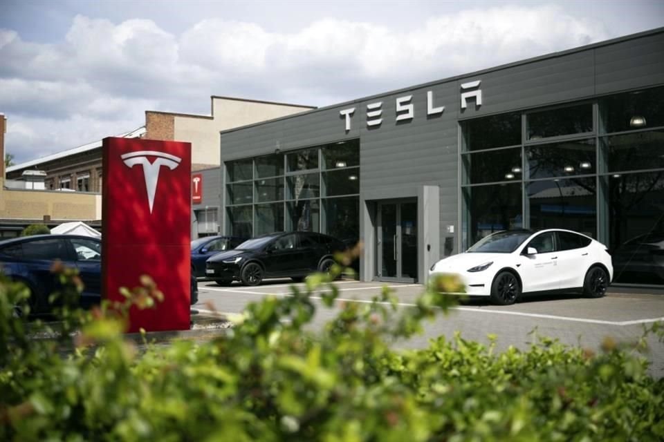 Ante ingresos y ganancias que incumplieron las expectativas del mercado, Tesla dijo que aceleraría el lanzamiento de vehículos más asequibles.