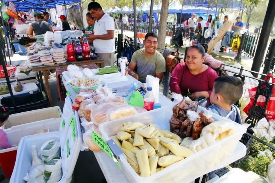 En el mercado de la cooperativa indígena 'Huextekapa tlanemaketl', que significa 'Comerciantes de la Huasteca', es posible encontrar alimentos cosechados y elaborados por familias de esa región.