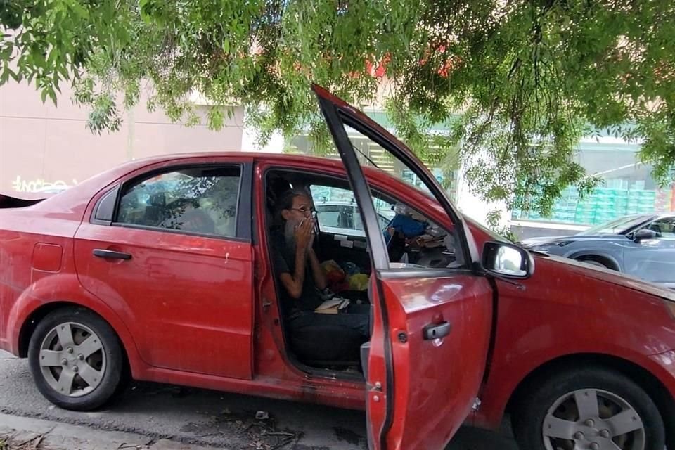 Ayer José Fernando estaba estacionado en la calle Jamaica, casi esquina con Enrique C. Livas, en la Colonia Vista Hermosa.