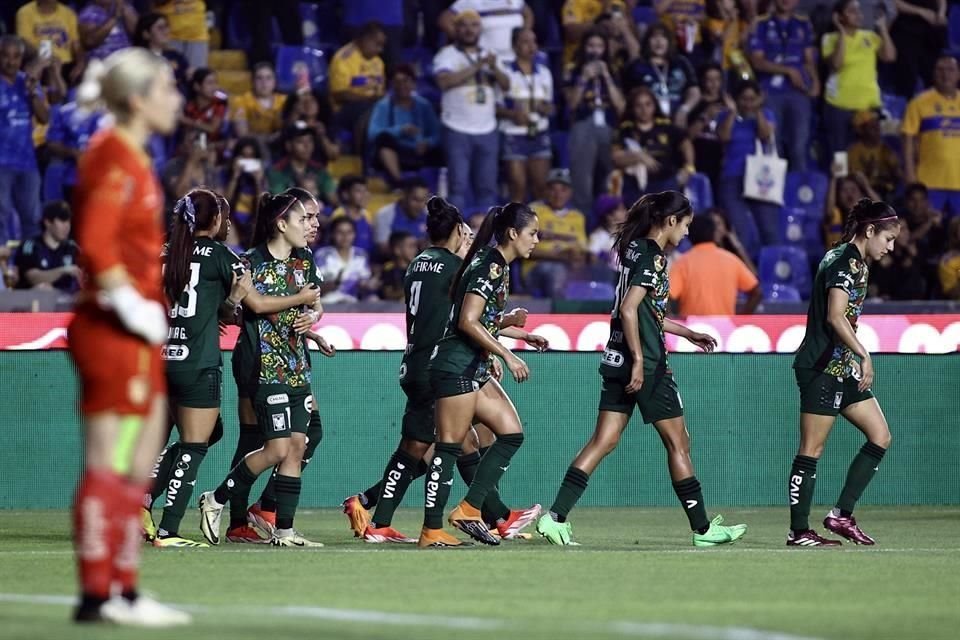 Tigres Femenil llegó a 40 puntos por 38 de las Rayadas.