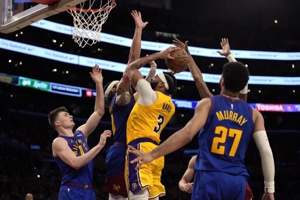Los Lakers deben ponerse a rezar y jugar mejor para lograr la remontada.
