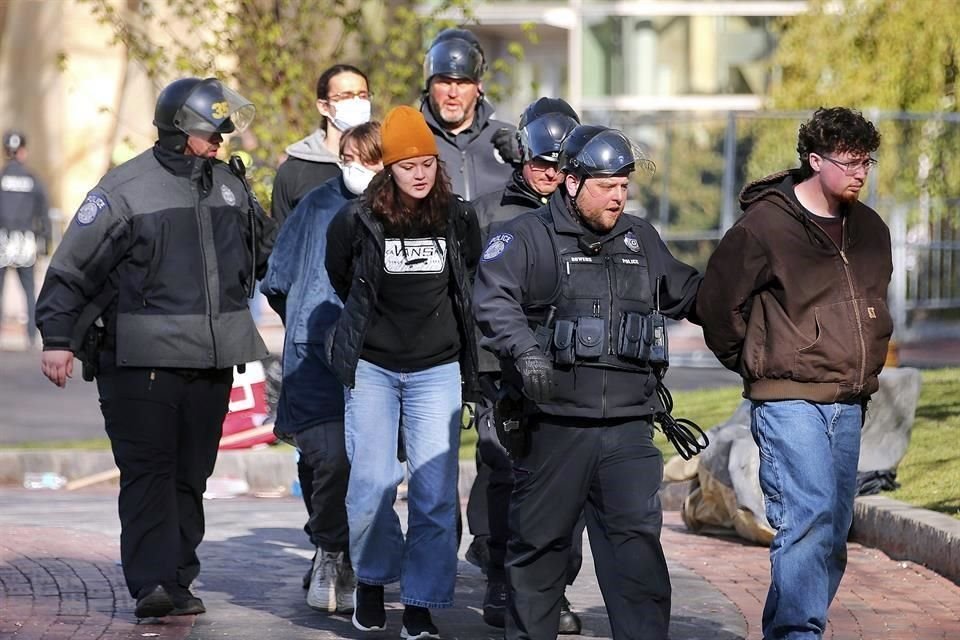 Unos 100 manifestantes propalestinos fueron detenidos en un campus de Boston, y su campamento fue evacuado por la Policía.