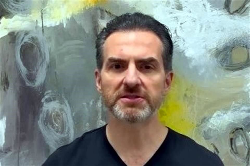 Tras los señalamientos de su rival emecista, Adrián de la Garza publicó un video acusando que inventan pruebas.