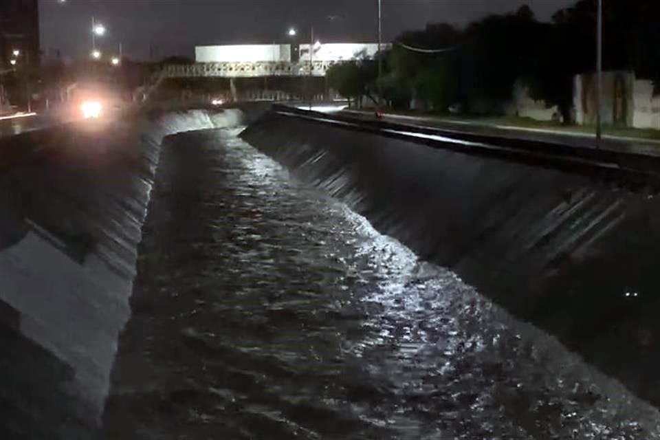 El Municipio de San Nicolás reportó cierres y encharcamientos, así como el llenado del 40 por ciento de la capacidad del arroyo Topo Chico.