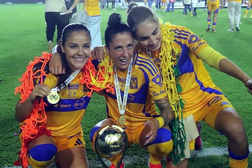 Cristina Ferral agradeció a la afición que apoya al equipo en buenas y malas.