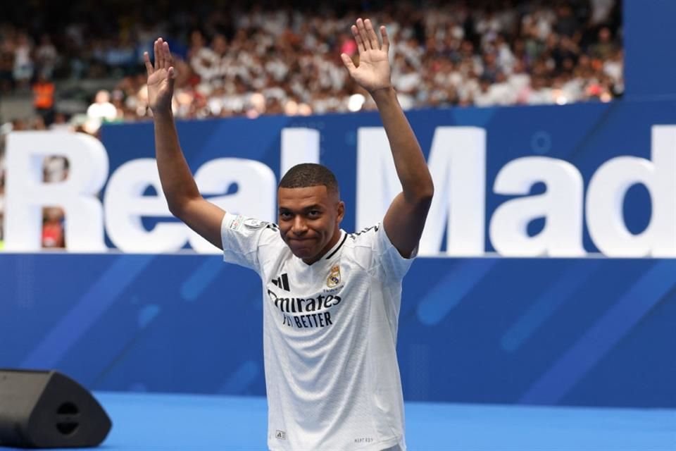 Mbappé fue presentado en el Santiago Bernabéu.