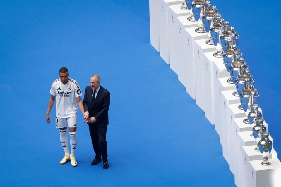 Florentino Pérez dijo estar muy emocionado de tener al astro francés con el club merengue.