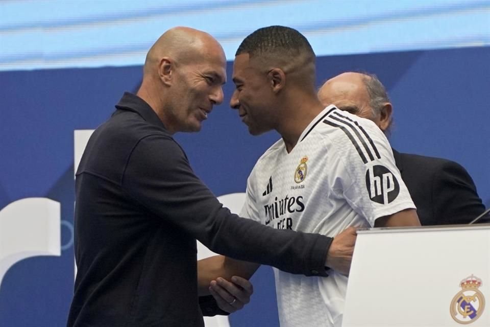 Fue Zinedine Zidane quien llevó a Mbappé desde muy niño a conocer las instalaciones del Real Madrid.