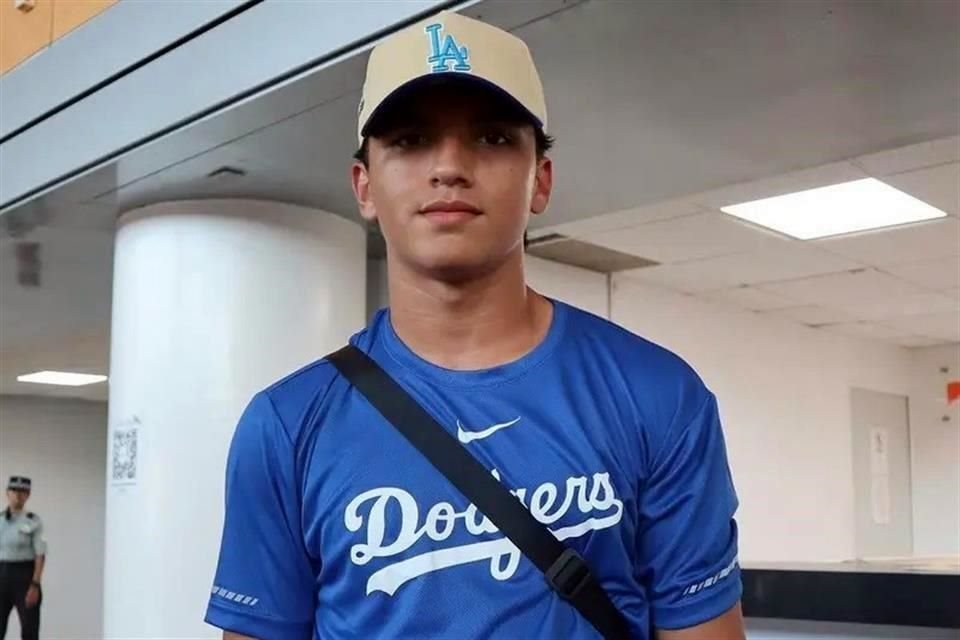 El mexicano firma con los Dodgers.