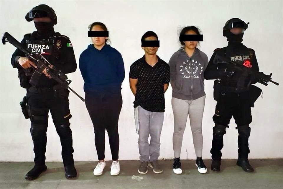 Bernardo, de 27 años; Geraldine, de 18; y Andrea, de 25, fueron detenidos por Fuerza Civil en la Colonia Residencial Santa Catarina.