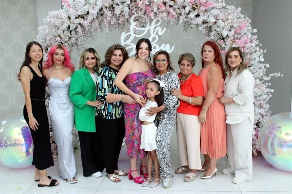Rocío Valdés, Karen López, Nora Alba, Liliana López, Ale García, Emilia Acosta, Miriam Alba, Lorena Valdés, Rocío Alba y Valentina Palacios