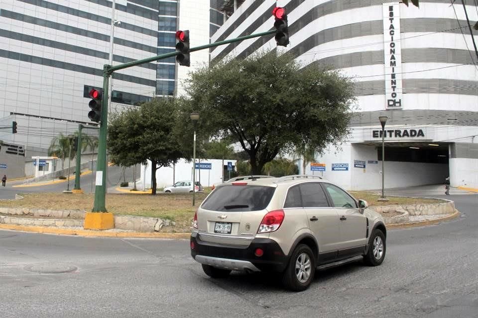 El 55 por ciento de conductores regios con licencia no han leído el Reglamento de Tránsito, revela encuesta de cultura de legalidad.