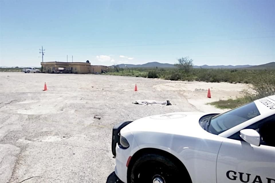 El cuerpo fue hallado a un lado de la Carretera a Matehuala, en el kilómetro 98, en el municipio de Galeana.