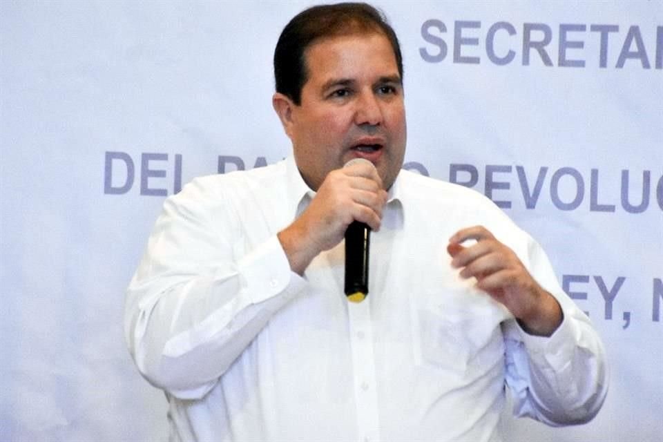 José Luis Garza, dirigente estatal del PRI.