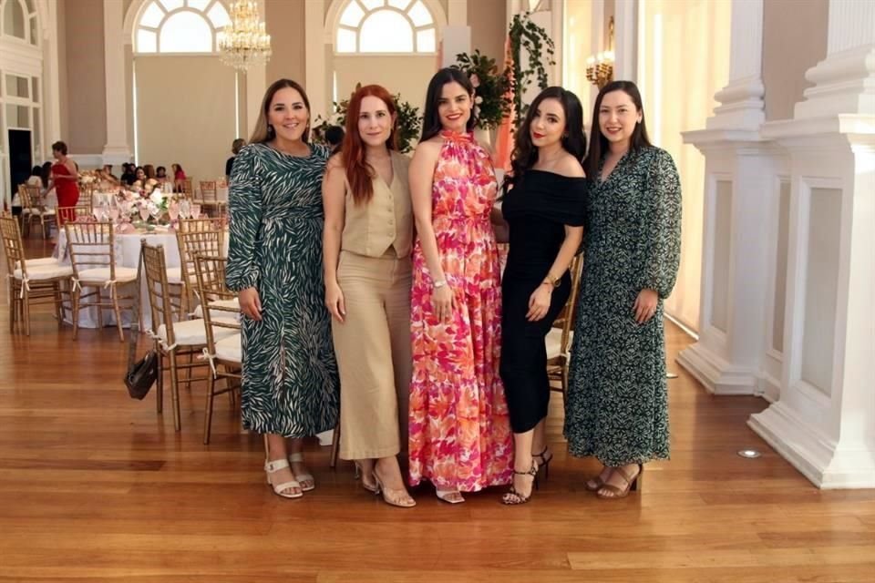 Ariana Hinojosa, Jaqueline Elizondo, Kenya Moran, Diana de Hernández y Paulette Martínez
